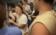 砸窗事件后，官方推出三篇文章：打倒破窗者……