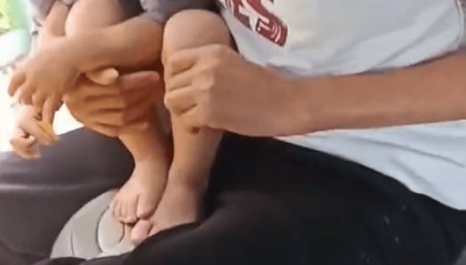 祖孙俩坐网约车双双呕吐，扬言司机敲诈洗车费，司机大喊冤枉：我只要求给50元，但他们只愿给……