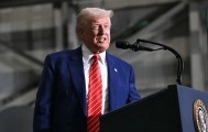 特朗普下令暂停12国公民进入美国，他要关上国门吗？丨国际观察