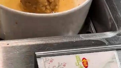 旅客吐槽无锡机场一颗狮子头卖38元，店方：这是一份3颗的售价，将更新价目表避免误会