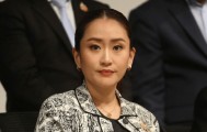 紧要关头，佩通坦“援手”赶到，泰国内阁大变天，洪森恐败局已定