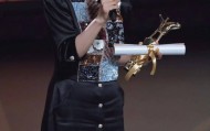 确认了：是知名演员万茜！