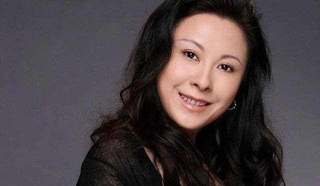 从洗碗工到卡拉OK皇后，却因投资失败沦为穷光蛋，如今老到无人识