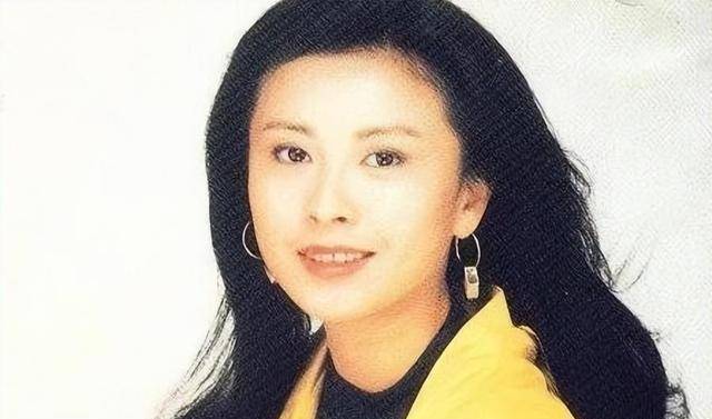 从洗碗工到卡拉OK皇后，却因投资失败沦为穷光蛋，如今老到无人识