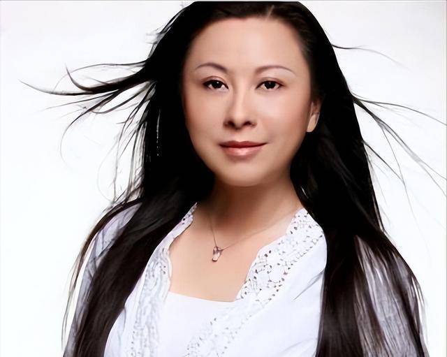 从洗碗工到卡拉OK皇后，却因投资失败沦为穷光蛋，如今老到无人识