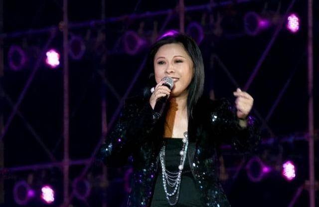 从洗碗工到卡拉OK皇后，却因投资失败沦为穷光蛋，如今老到无人识