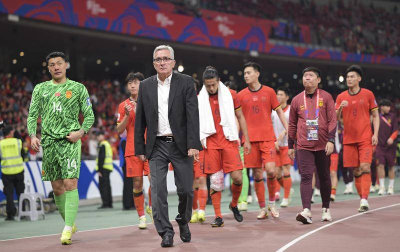 新闻分析：冲击世界杯 中国男足必须连赢两场“生死战”