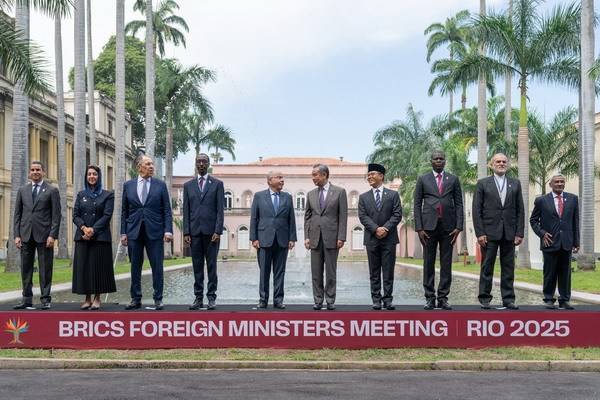 王毅出席金砖国家外长会晤