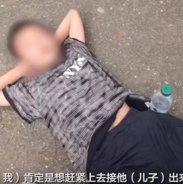 父亲进景区背生病孩子下山就医被拦，救援行为岂能卡在检票口