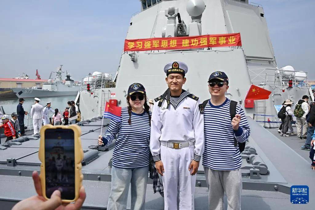 凭什么每次都让香港群众先看航母？香港：世界各国的航母我都见过