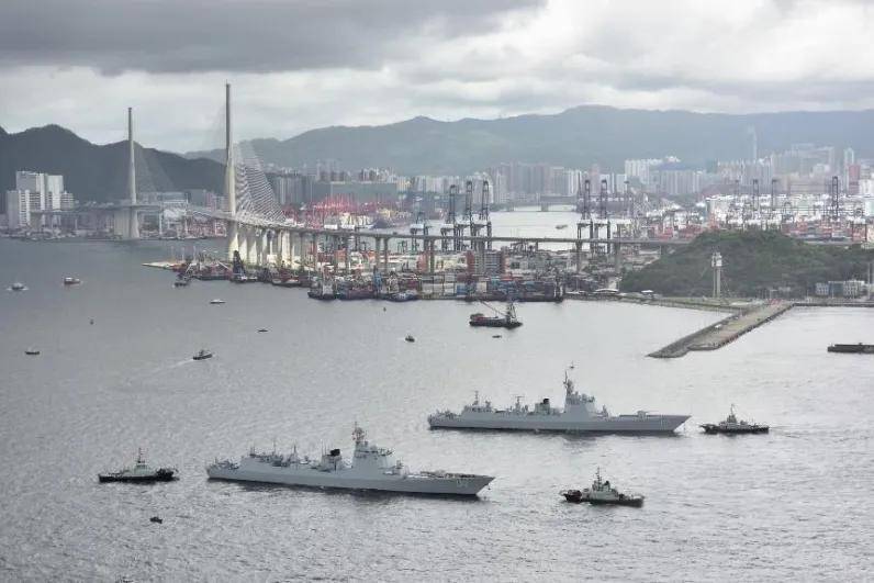 凭什么每次都让香港群众先看航母？香港：世界各国的航母我都见过