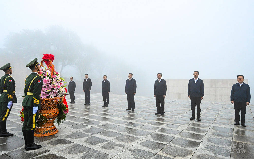 新华图讯｜习近平在山西阳泉市向抗战烈士敬献花篮并参观百团大战纪念馆