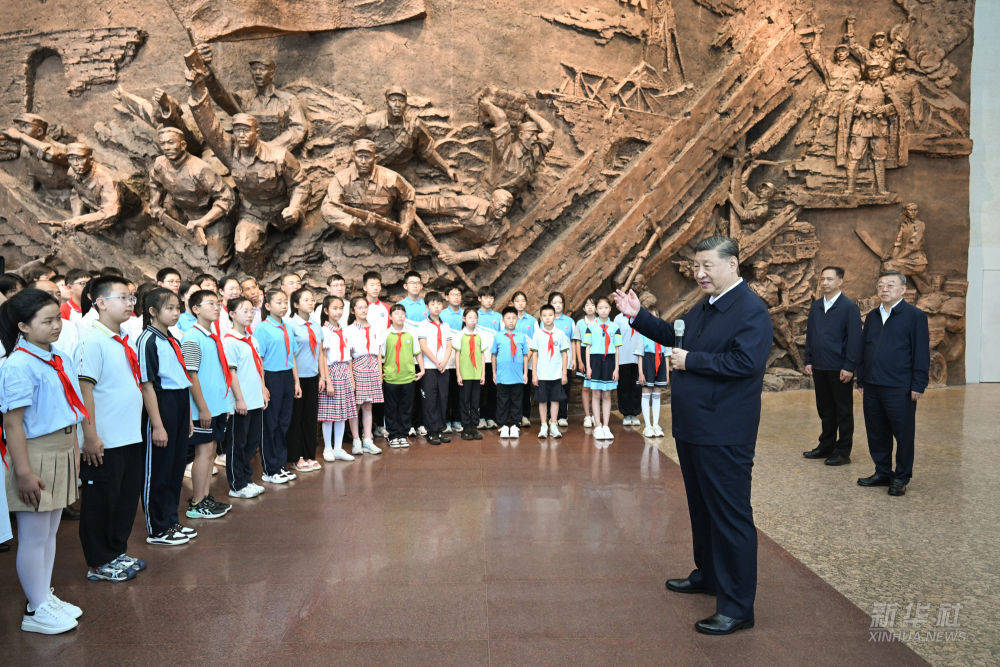 新华图讯｜习近平在山西阳泉市向抗战烈士敬献花篮并参观百团大战纪念馆