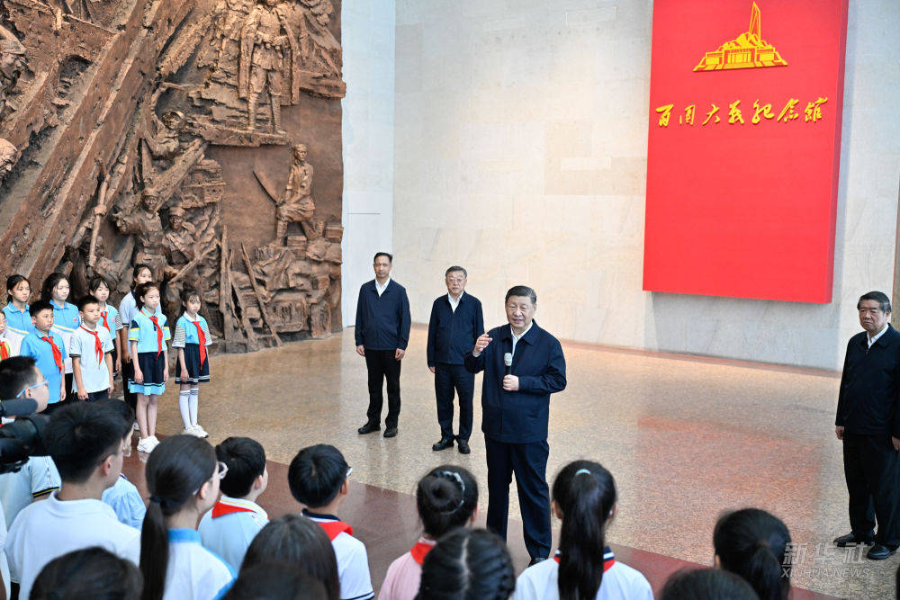 新华图讯｜习近平在山西阳泉市向抗战烈士敬献花篮并参观百团大战纪念馆
